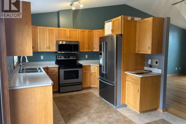 Kitchen - 605 2a Avenue Sw, Slave Lake, AB T0G2A4 Photo 5