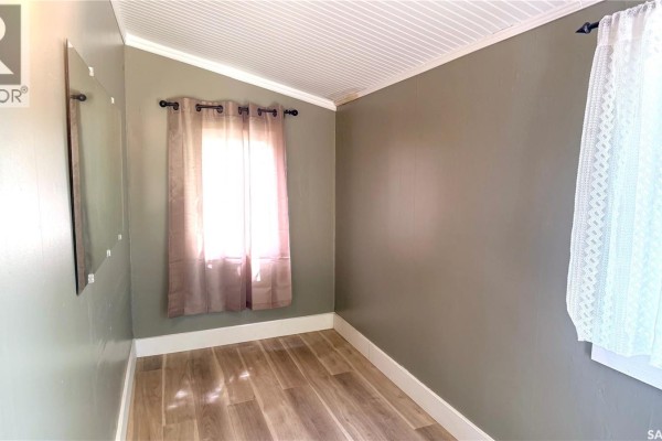 Bedroom - 605 2nd Street, Estevan, SK S4A2K8 Photo 4