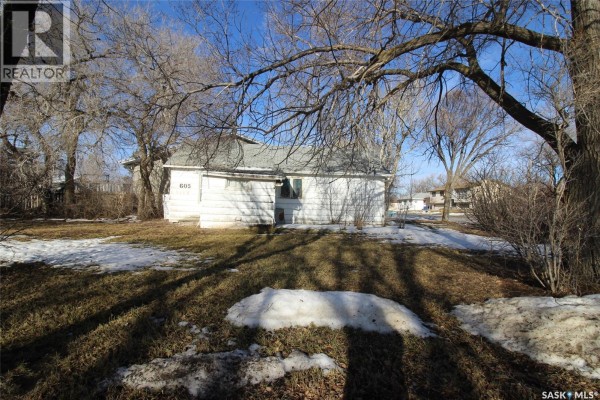 605 3rd Street W, Shaunavon, SK S0N2M0 Photo 4