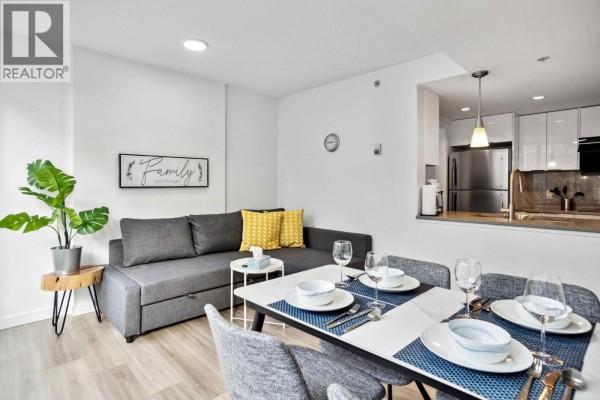 605 618 Abbott Street, Vancouver, BC V6B0C1 Photo 2
