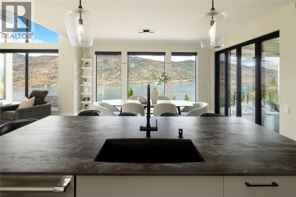 4pc Bathroom - 605 Clifton Court, Kelowna, BC V1V0B7 Photo 3