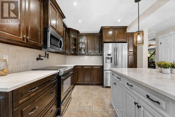 Recreational, Games room - 605 Elizabeth Street, Pembroke, ON K8A1X3 Photo 4