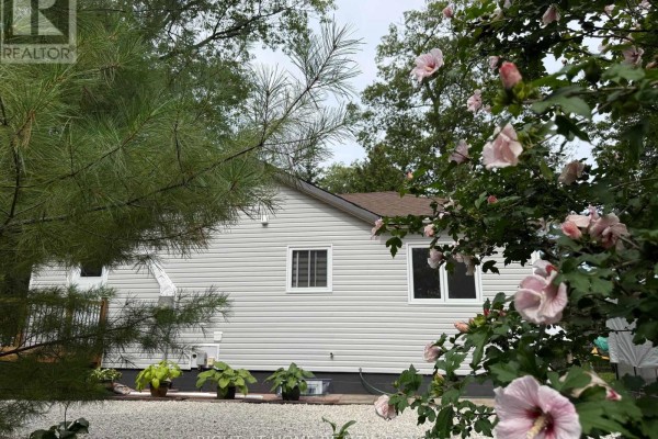 605 Oxbow Park Drive, Wasaga Beach, ON, photo 2