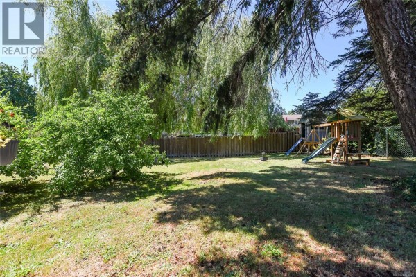 Primary Bedroom - 605 Pritchard Rd, Comox, BC V9M3J1 Photo 5