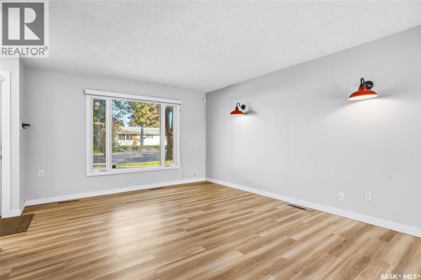 Kitchen - 605 X Avenue N, Saskatoon, SK S7L3K2 Photo 3