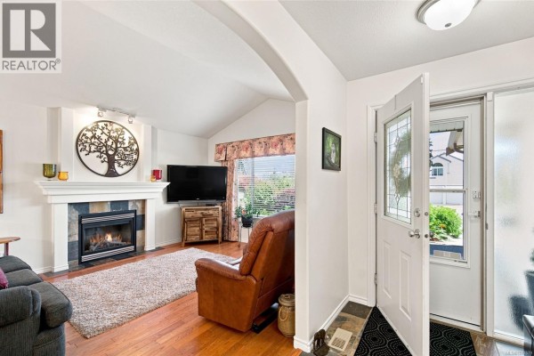 Living room - 6055 Brickyard Rd, Nanaimo, BC V9V1K3 Photo 4