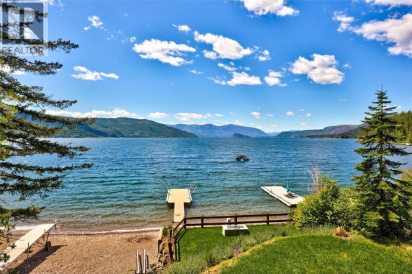 2pc Bathroom - 6058 Davis Road, Magna Bay, BC V0E1L0 Photo 4
