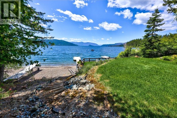 4pc Bathroom - 6058 Davis Road, Magna Bay, BC V0E1L0 Photo 5