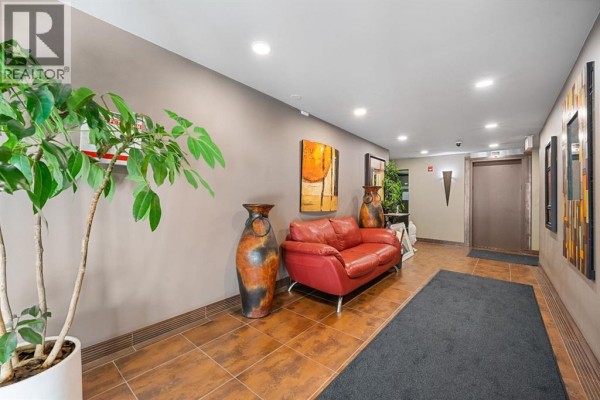 Kitchen - 606, 812 14 Avenue Sw, Calgary, AB T2R0N6 Photo 3