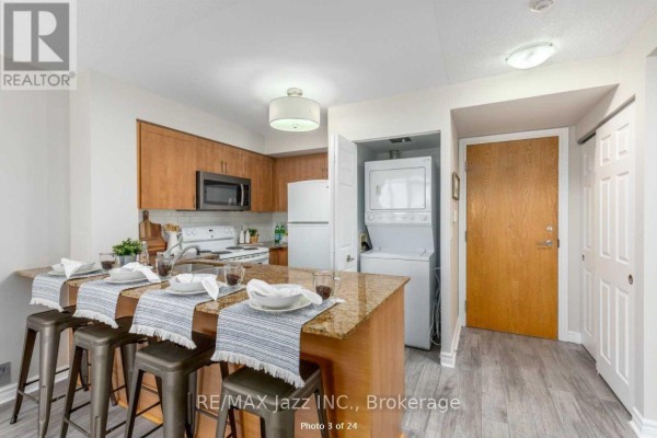 606 - 340 Watson Street W, Whitby, ON, photo 2
