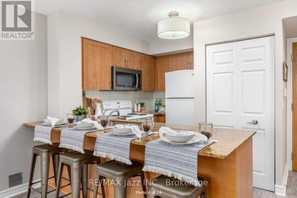 606 - 340 Watson Street W, Whitby, ON, photo 3
