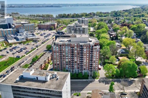 Den - 606 - 442 Maple Ave. Avenue, Burlington, ON L7S2L7 Photo 4