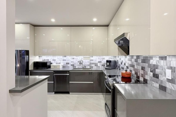 Primary Bedroom - 606 - 55 Harbour Square, Toronto, ON M5J2L1 Photo 5