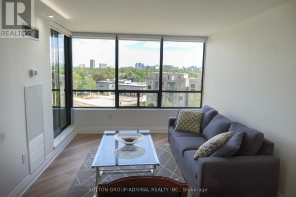 Living room - 606 - 7420 Bathurst Street, Vaughan, ON L4J6X4 Photo 2