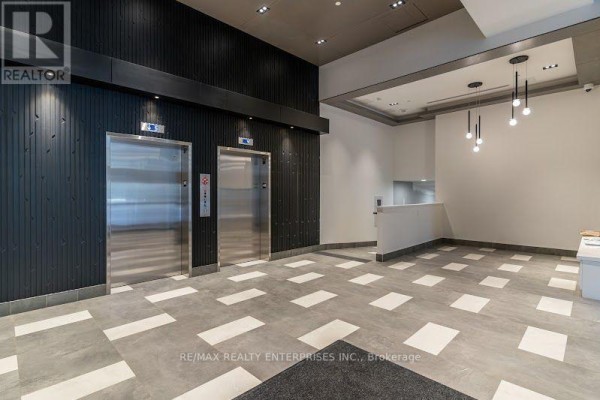 Kitchen - 606 - 840 St Clair Avenue W, Toronto, ON M6C1C1 Photo 2