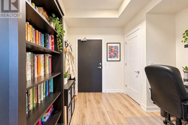 Den - 606 - 840 St Clair Avenue W, Toronto, ON M6C1C1 Photo 4