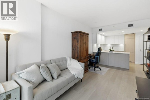 Living room - 606 1100 Yates St, Victoria, BC V8V0H5 Photo 4