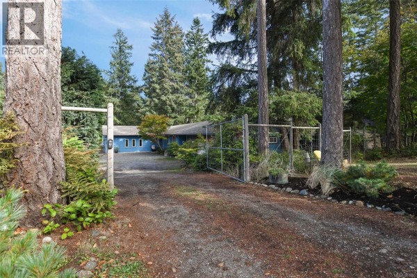 Primary Bedroom - 606 Colby Rd, Comox, BC V9M4H8 Photo 2