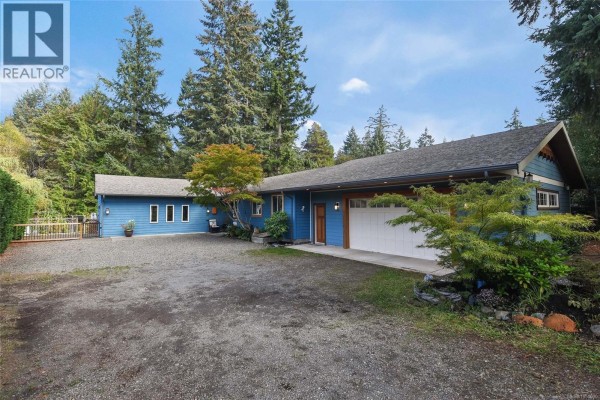 Living room - 606 Colby Rd, Comox, BC V9M4H8 Photo 3