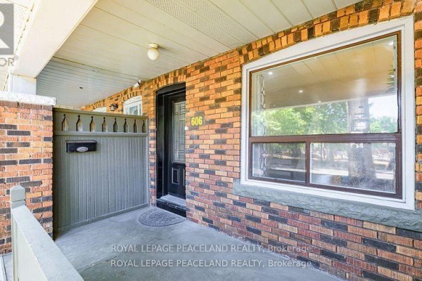 Kitchen - 606 Coxwell Avenue, Toronto, ON M4C3B6 Photo 3