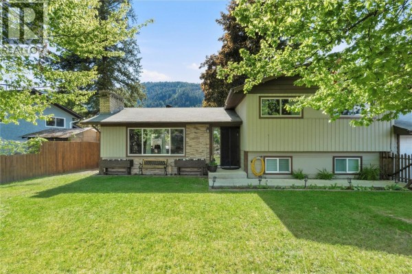 Family room - 606 Riverside Avenue, Sicamous, BC V0E2V0 Photo 4