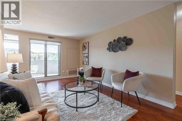 Living room - 606 Village Green Boulevard Unit# 6, Stoney Creek, ON L8G5B7 Photo 4