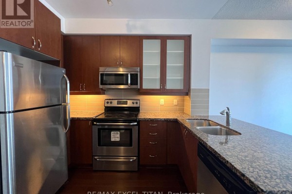Kitchen - 607 - 111 Upper Duke Crescent, Markham, ON L6G0C8 Photo 3