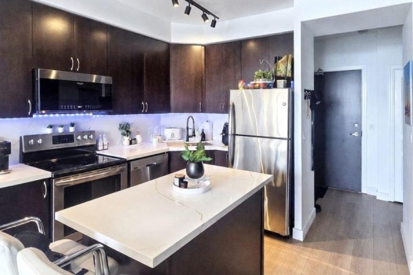 Kitchen - 607 - 223 Webb Drive, Mississauga, ON L5B0E8 Photo 3