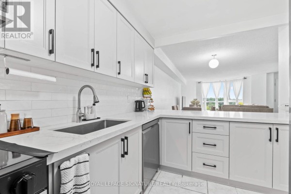 Kitchen - 607 - 238 Albion Road, Toronto, ON M9W6A7 Photo 3