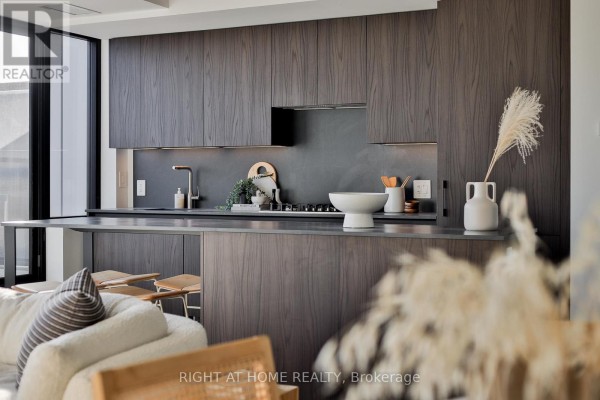 607 - 2720 Dundas Street W, Toronto, ON, photo 3