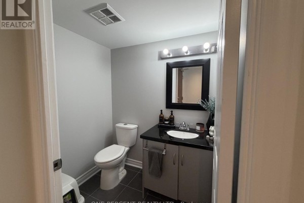 Primary Bedroom - 607 - 3 Ellesmere Street, Richmond Hill, ON L4B4N2 Photo 4