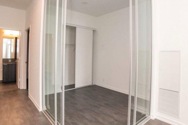 Bedroom 2 - 607 - 7890 Jane Street, Vaughan, ON L4J2M7 Photo 4