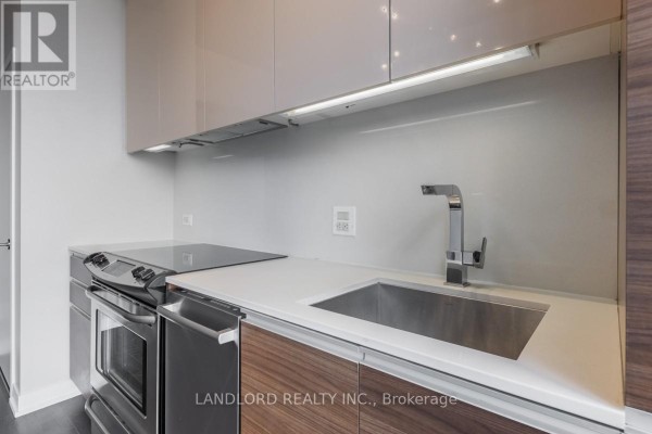 Kitchen - 607 - 8 Gladstone Avenue, Toronto, ON M6J0B3 Photo 3