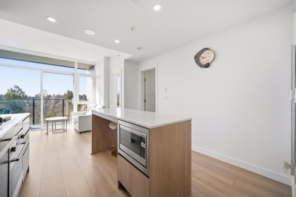 607 13573 98a Avenue, Surrey, BC V3T0X1 Photo 4