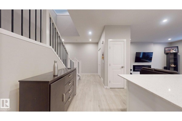Kitchen - 607 31 Av Nw, Edmonton, AB T6T2V6 Photo 3