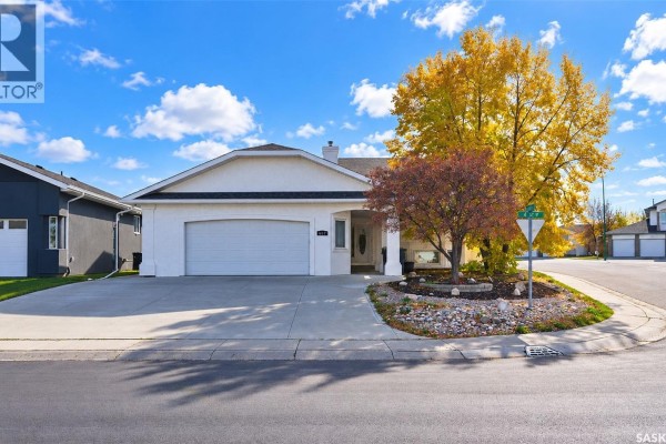 Residential for sale at 607 4th Street W, Warman, SK - MLS® RjRmYf