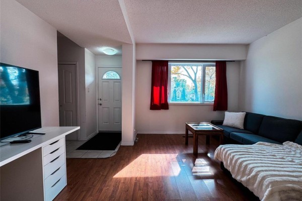 Primary Bedroom - 607 Jubilee Avenue, Winnipeg, MB R3L1P4 Photo 5