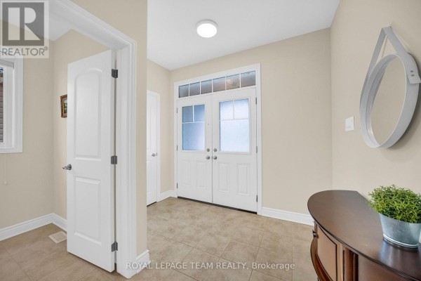 Great room - 607 Parade Drive, Ottawa, ON K2S0Y5 Photo 4