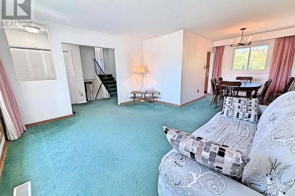 Bedroom - 607 Walkers Line, Burlington, ON L7N2E6 Photo 5