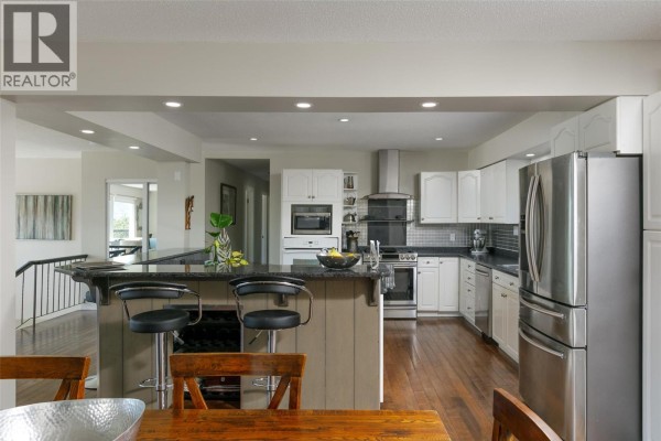 Kitchen - 6076 Beatrice Road, Peachland, BC V0H1X0 Photo 5