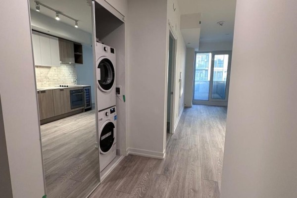 Living room - 608 - 2020 Bathurst Street, Toronto, ON M5P3L1 Photo 2