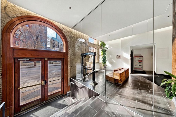 Eat in kitchen - 608 167 Bannatyne Avenue, Winnipeg, MB R3B0R4 Photo 3