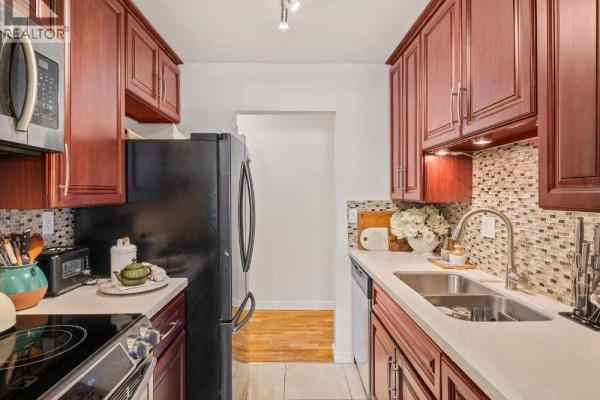 608 555 W 28th Street, North Vancouver, BC V7N2J7 Photo 4