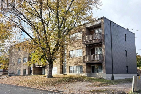 608-618 Lorne Avenue, North Bay, ON P1B6X2 Photo 3