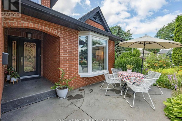 Kitchen - 608 Highvalley Road, Hamilton, ON L9G3X3 Photo 4