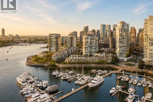 608 Marinaside Crescent, Vancouver, BC V6Z2W4 Photo 2