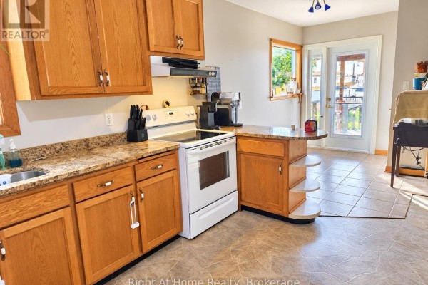 Bedroom 3 - 608 Marks Street S, Thunder Bay, ON P7E1M8 Photo 4