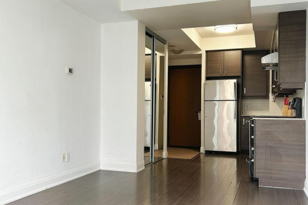 Kitchen - 609 - 1 Uptown Drive, Markham, ON L3R5C1 Photo 3