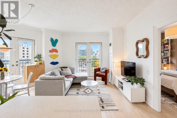 Living room - 609 - 115 Richmond Street E, Toronto, ON M5C3H6 Photo 2