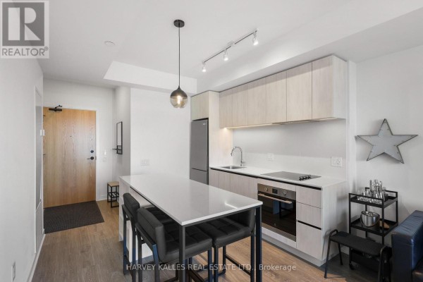 Living room - 609 - 2495 Eglinton Avenue W, Mississauga, ON L5M5A9 Photo 3